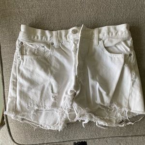 White jean shorts with fringed bottom